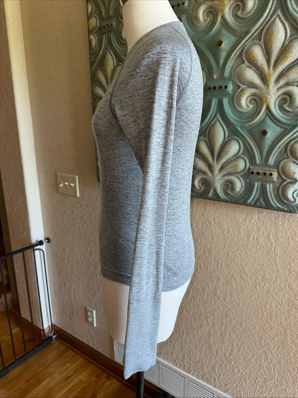 Lululemon Swiftly Tech Long Sleeve Crew Heathered Grey Size 4 race length - Picture 2 of 8